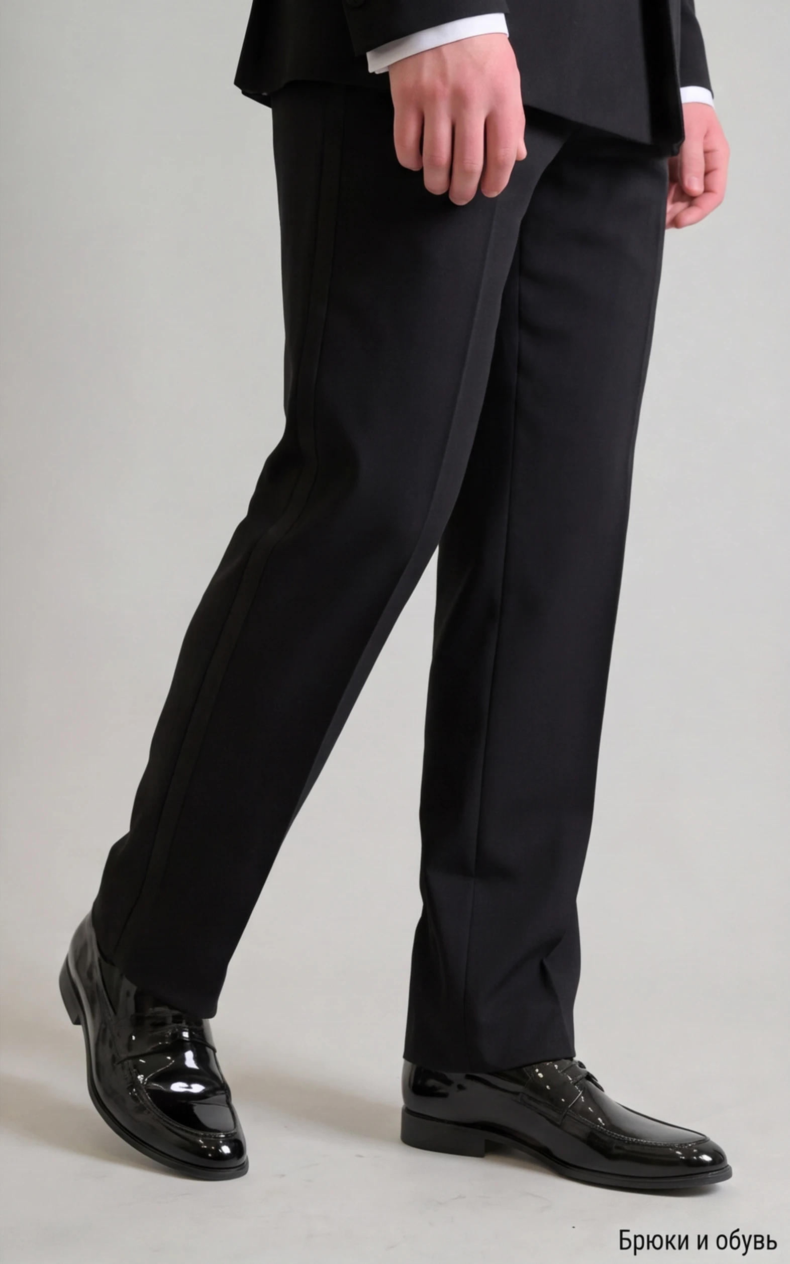 Чёрные туфли и длина брюк в образе Black Tie